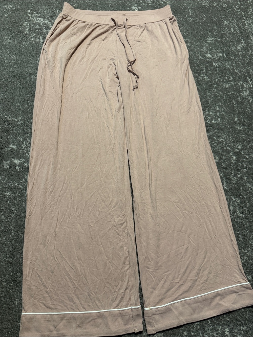Relaxed Wide-Leg Pajama Pants in Dusty Taupe